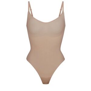 SKIMS EVERYDAY SCULPT BODYSUIT Clay‎ size S NWT